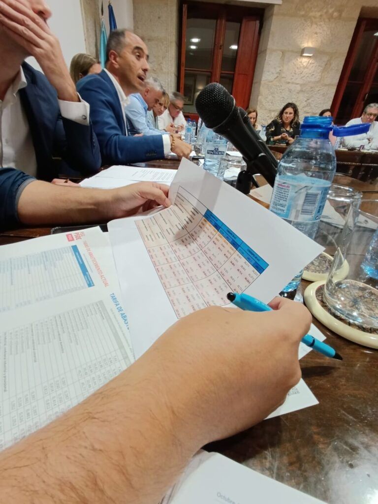 Táboa de tarifas de Moldes facilitada no Pleno